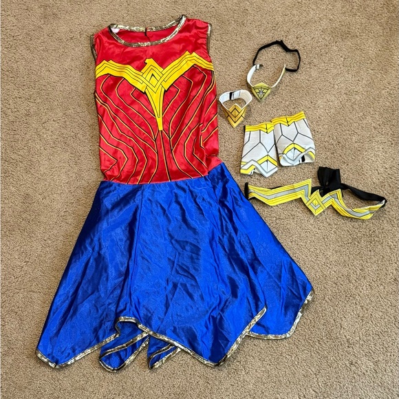Wonder Woman Superhero Costume for Kids - Size Youth Large - Picture 1 of 3